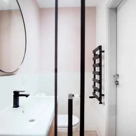 On A Budget 90m From The Main Square Apartamento