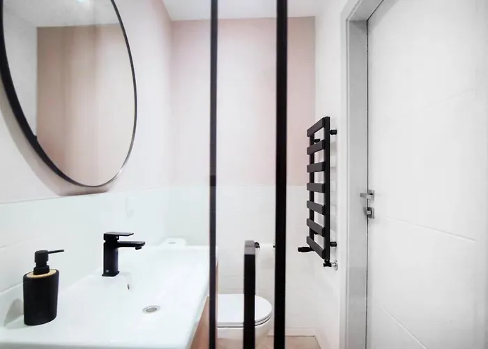 On A Budget 90m From The Main Square Apartamento